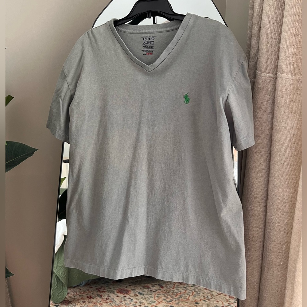 Polo | Men’s V-neck tee